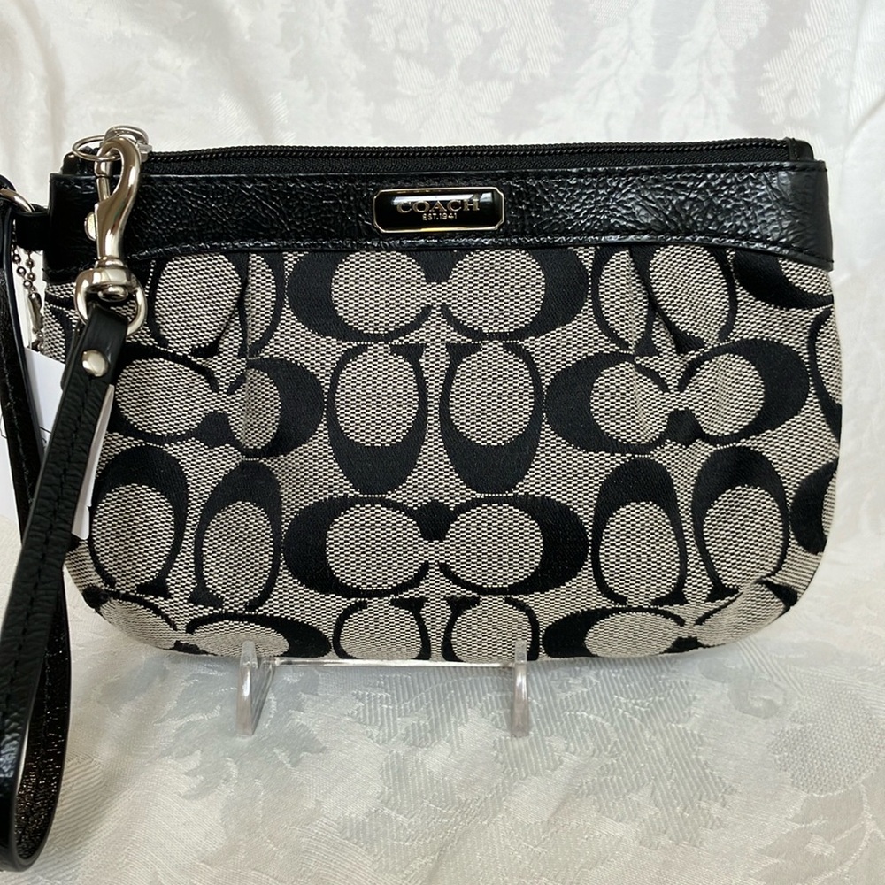Coach NWT Signature Pleated Wristlet